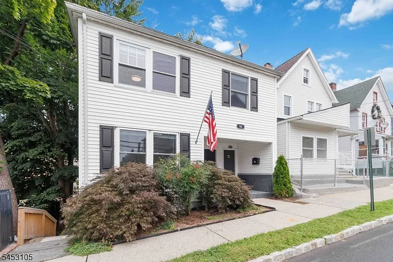 3 bed, 1.0 bath, $3,190 — Photo 3