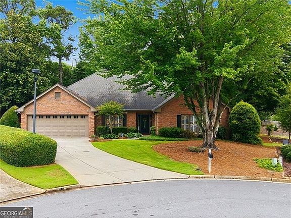 3rd image of 965 Knoll Crest Ct