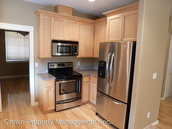 2nd image of 325 Grizzly St