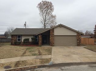 4906 S Nassau Cres W, Sand Springs, OK 74063