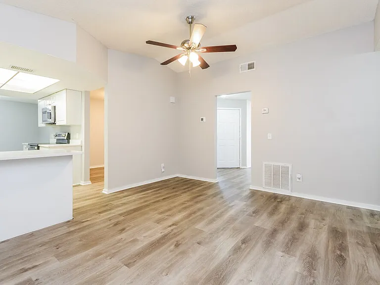 620 Riverwoods Cir — Photo 10