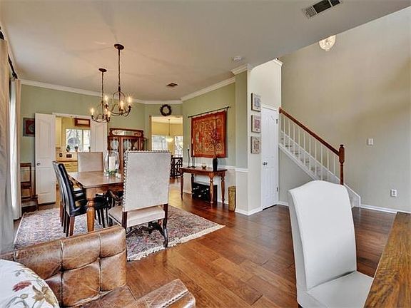 5th image of 1101 Oaklands Dr
