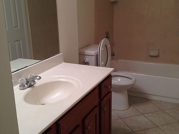 4th image of 913 Pentwood Ct