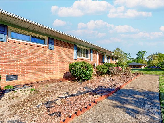 3rd image of 316 Maner Rd