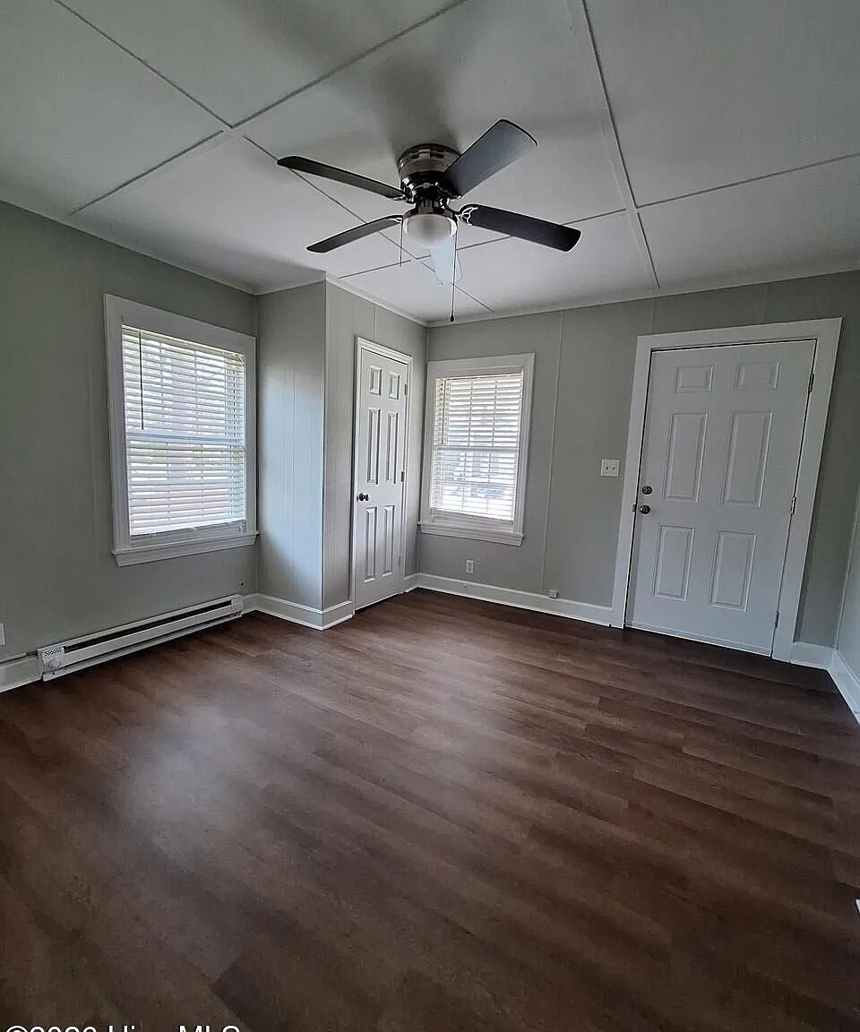 1 bed, 1.0 bath, $700 — Photo 3