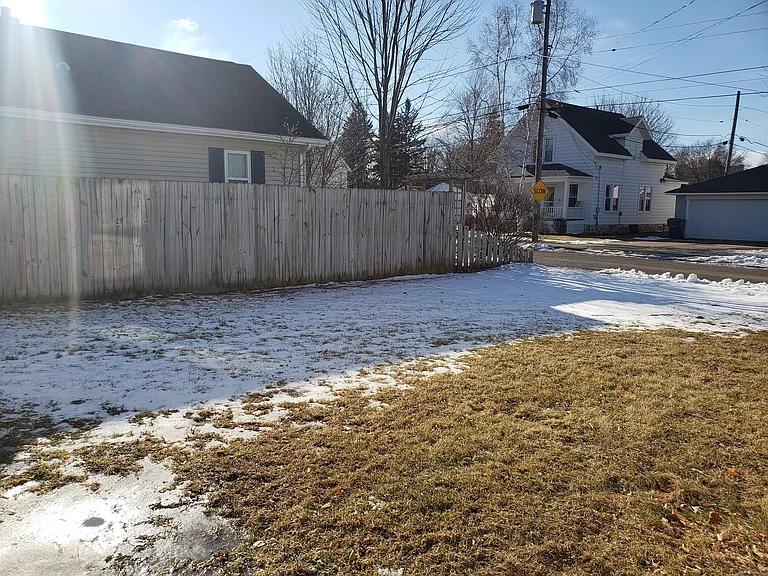 901 Townline Rd — Photo 13
