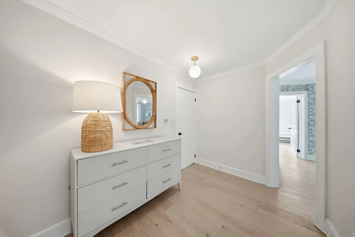 2 bed, 1.0 bath, 741 sqft, $1,900 — Photo 3