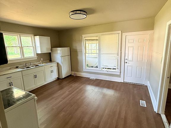 4th image of 1306 Aggie Rd