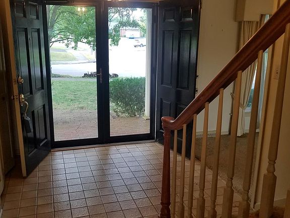 3rd image of 987 Edgewater Dr