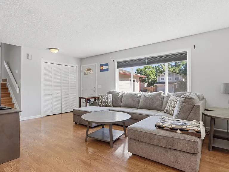 931 Mountain View Dr — Photo 4