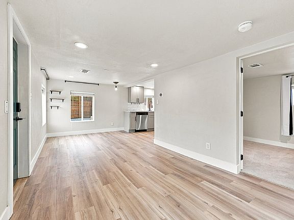 2nd image of 2201 W Warren Ave