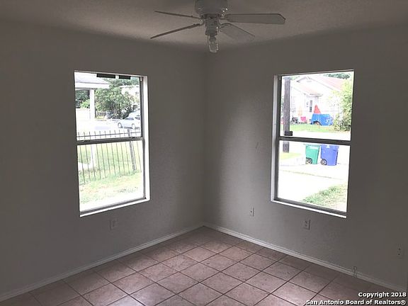 5th image of 324 Lyell St