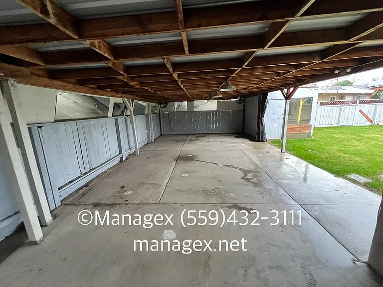 2836 N Cedar Ave — Photo 15