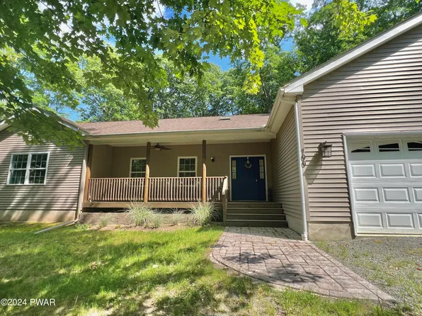 100 Magnolia Ln, Greentown, PA 18426