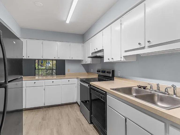 2953 SW 32nd Ave — Photo 13
