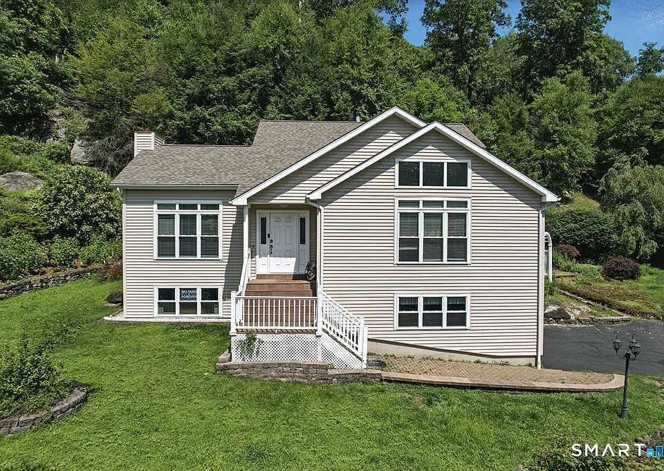 11 Squantz View Dr