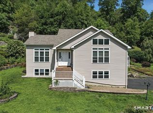 11 Squantz View Dr, New Fairfield, CT 06812