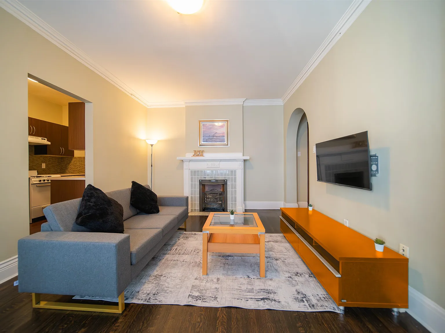 2 bed, 635 sqft, $2,990 — Photo 2