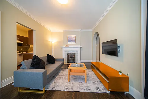 935 Jervis St #4 Photo 1