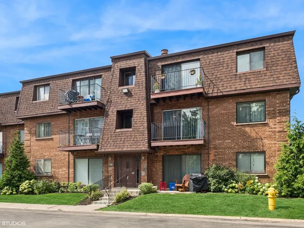 700 Cobblestone Cir APT D, Glenview, IL 60025