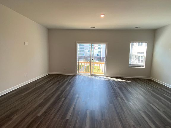 5th image of 2421 Arbor Loop Dr