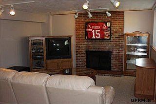3rd image of 8847 Holmes St