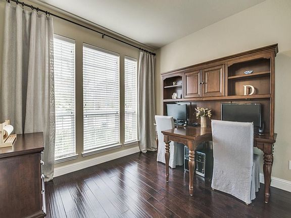 4th image of 2461 Valley Glen Dr