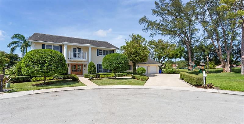 1st image of 656 Sand Pine Ln