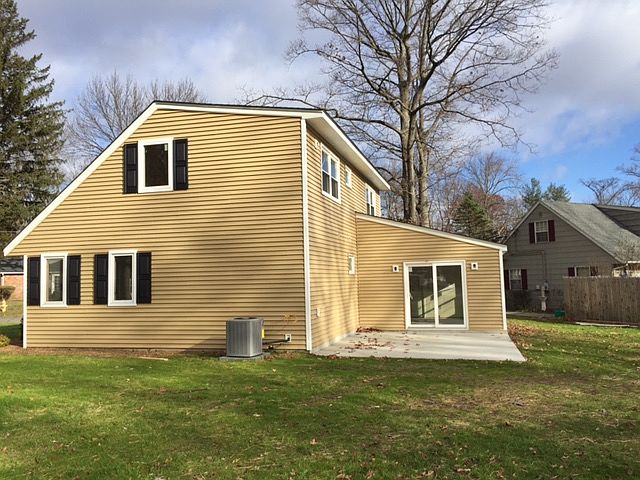 2nd image of 218 Round Mountain Rd