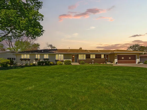 808 Hillcrest Dr, Montgomery, MN 56069