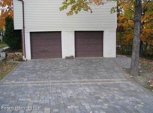 18 Fawnwood Dr, Scranton, PA 18504