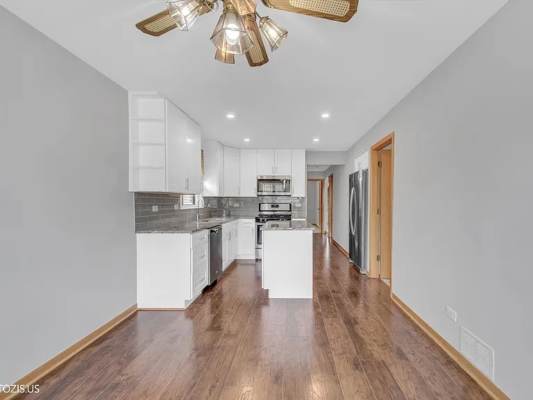 4043 N Wagner Ave — Photo 8