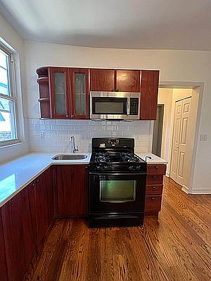 2nd image of 544 Linwood St APT 2
