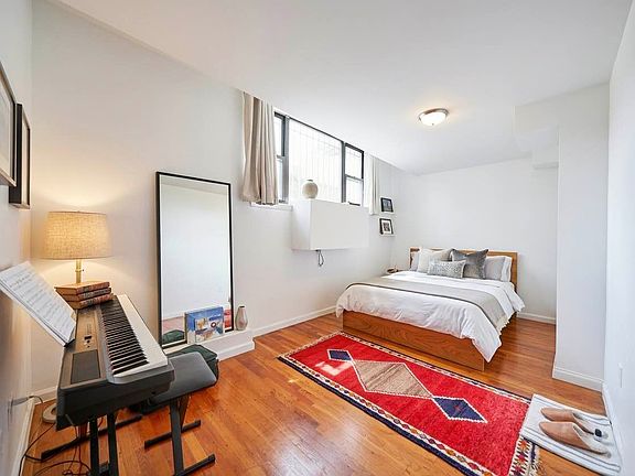 4th image of 458 W 52nd St #Phb