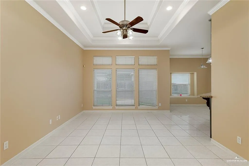 3 bed, 2.0 bath, 2553 sqft, $2,000 — Photo 4