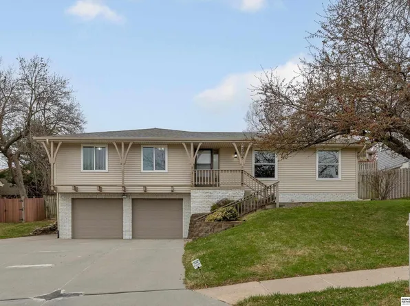 2905 Lynnwood Dr, Bellevue, NE 68123