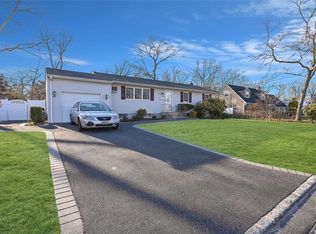184 Phyllis Dr, Patchogue, NY 11772