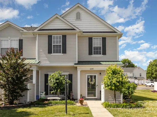4215 Center Place Dr, Harrisburg, NC 28075