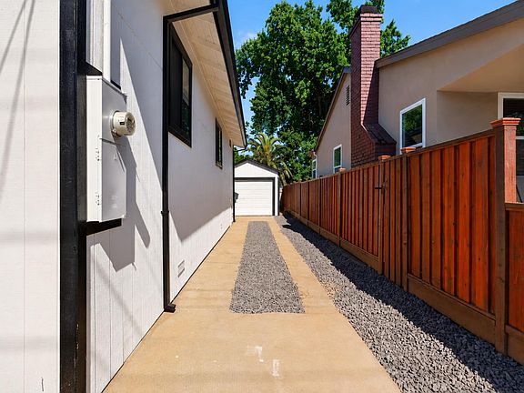 5th image of 3217 43rd St