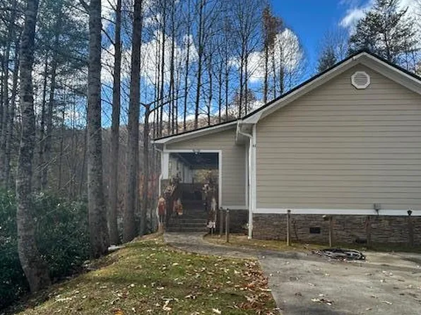 41 Mollybe Ln, Whittier, NC 28789