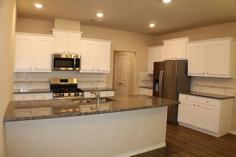 3 bed, 2.0 bath, 1585 sqft, $2,195 — Photo 2