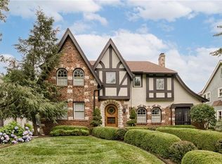 652 Romany Rd, Kansas City, MO 64113