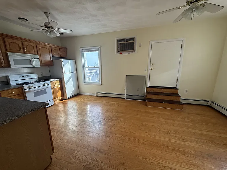 215 Lexington St #3 — Photo 17