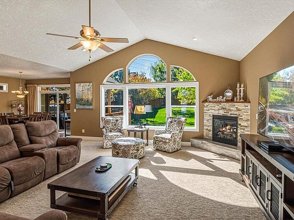 5th image of 4010 SW Majestic Ave