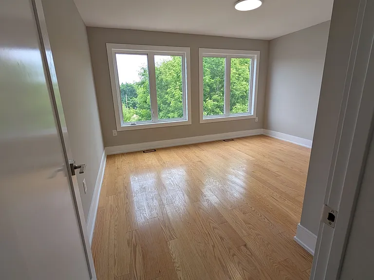 2099 Dufferin St #2 — Photo 11