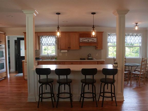 4th image of 144 Manor Ln
