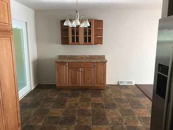 4th image of 754 Cambridge Dr