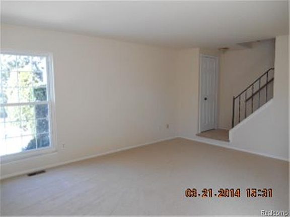 4th image of 44506 Bunkerhill Dr N