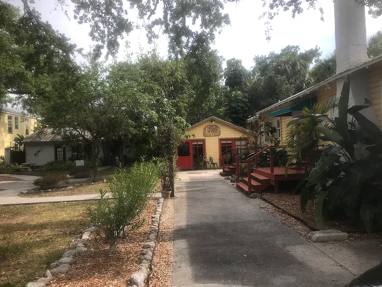1920 Adams Ln — Photo 12