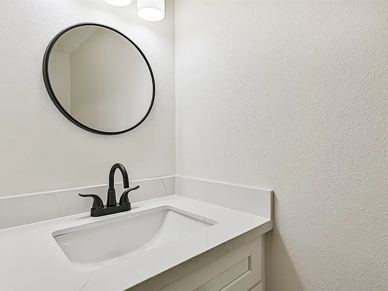 425 E Castle Harbour Dr — Photo 13
